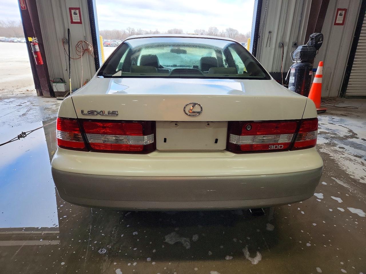 2001 LEXUS ES 300 photo 6