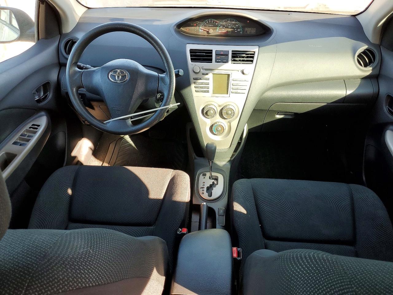 2010 TOYOTA YARIS photo 8