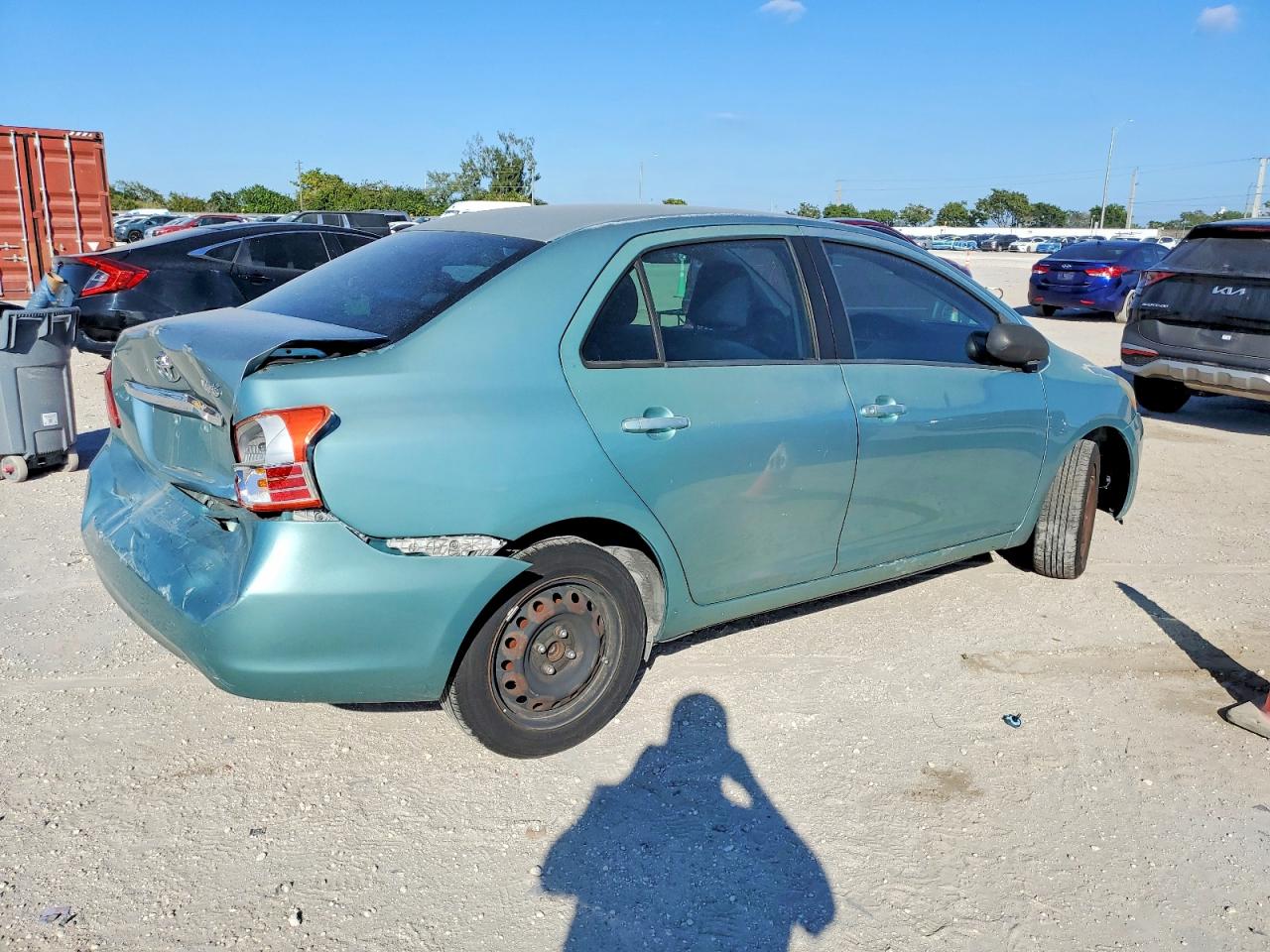 2010 TOYOTA YARIS photo 3