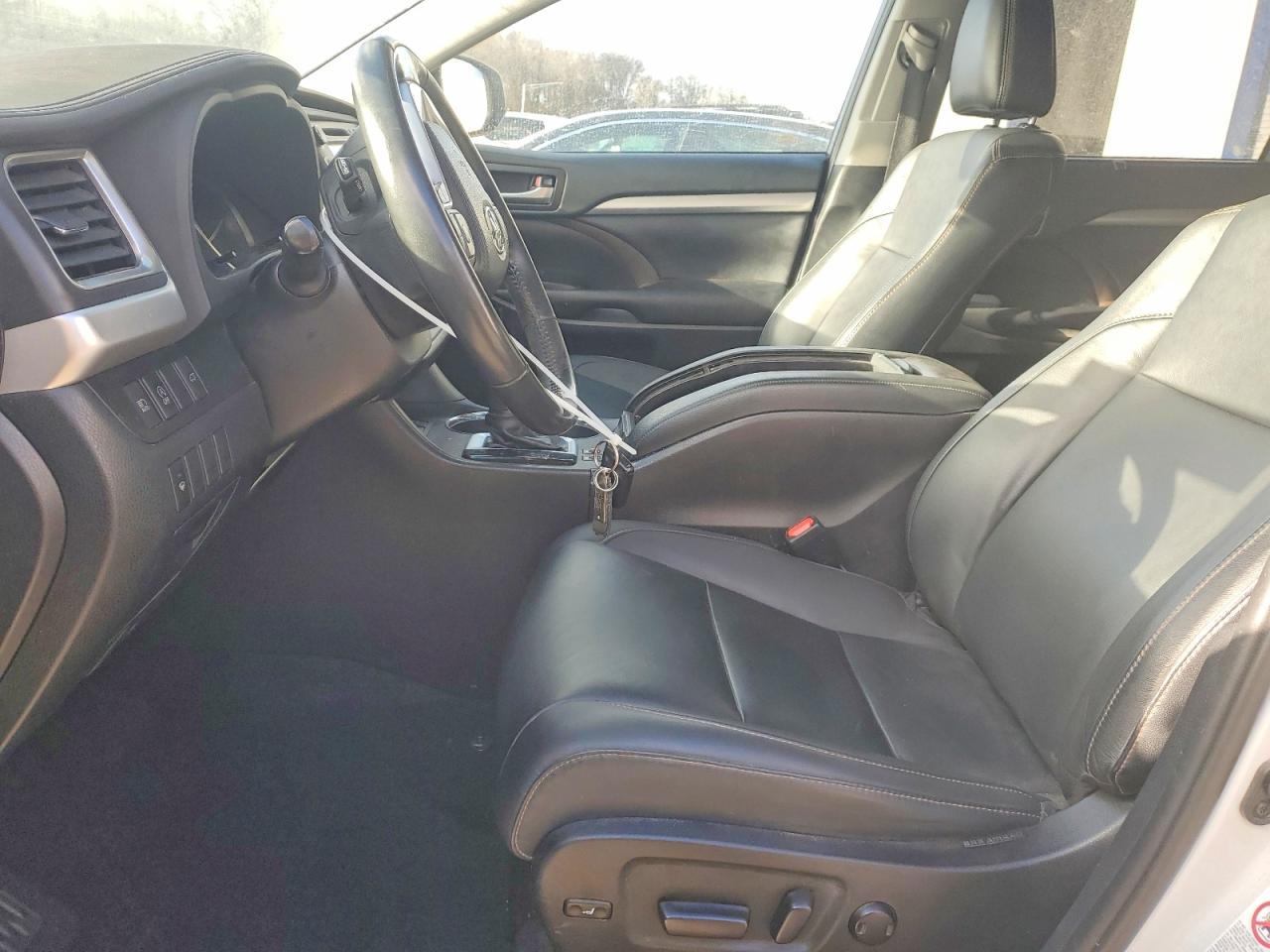 2019 TOYOTA HIGHLANDER SE photo 7