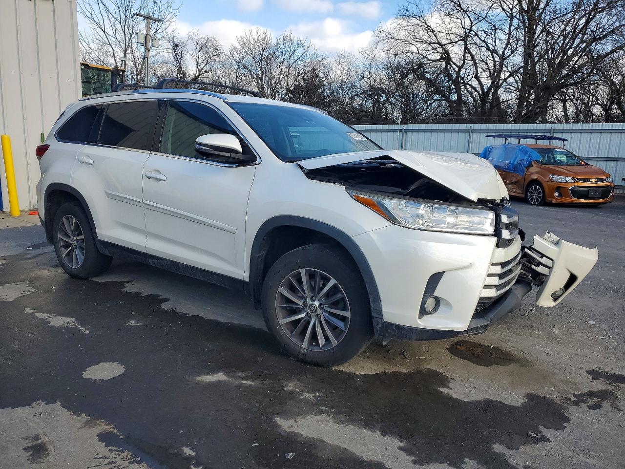 2019 TOYOTA HIGHLANDER SE photo 4