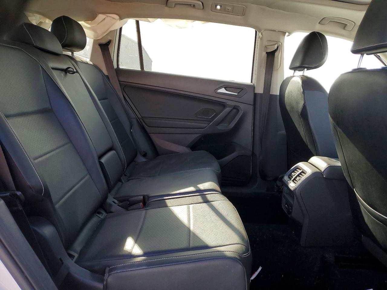 2021 VOLKSWAGEN TIGUAN SE photo 11