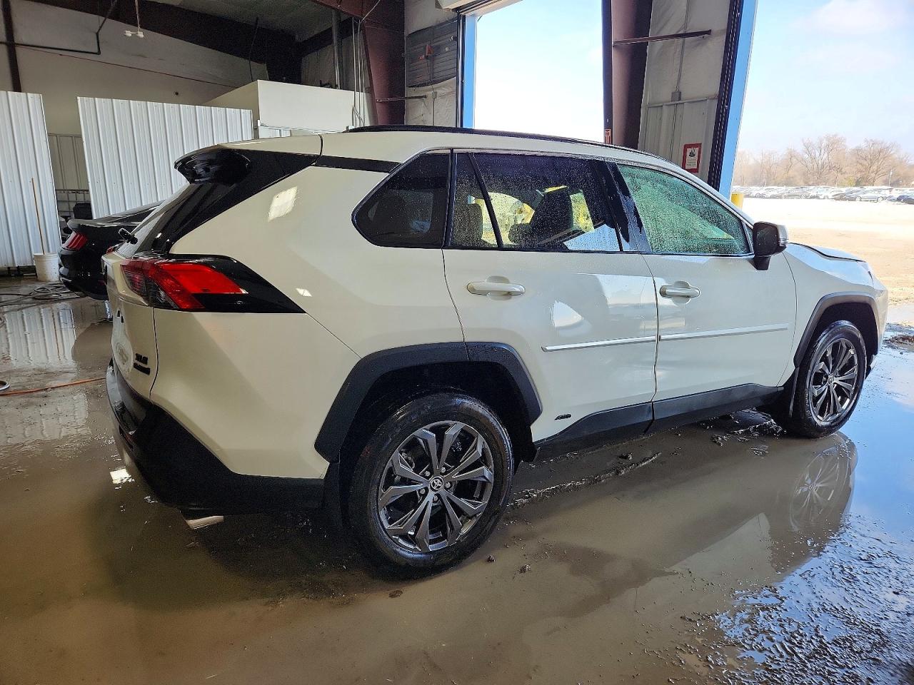 2022 TOYOTA RAV4 XLE PREMIUM photo 3