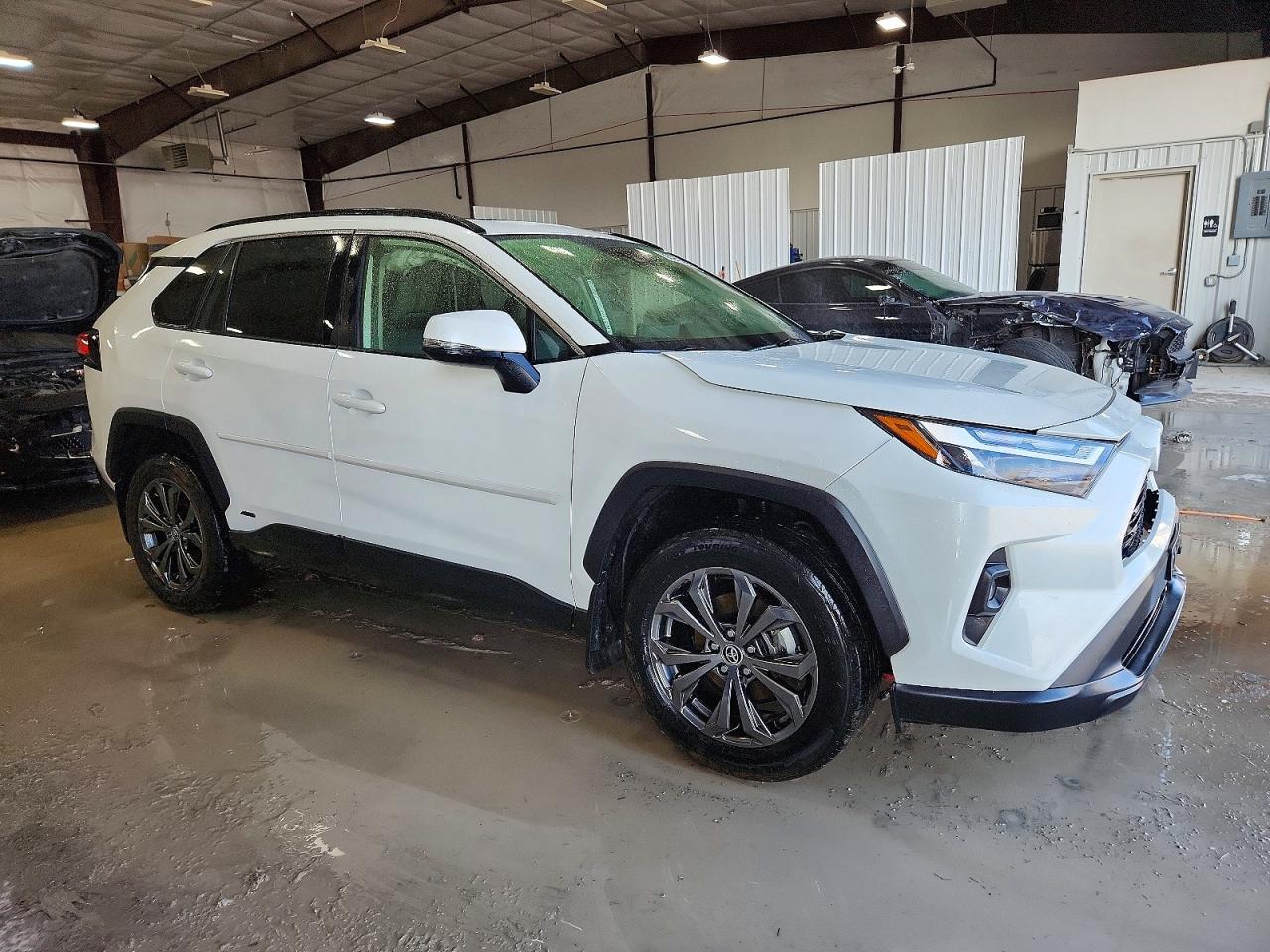 2022 TOYOTA RAV4 XLE PREMIUM photo 4