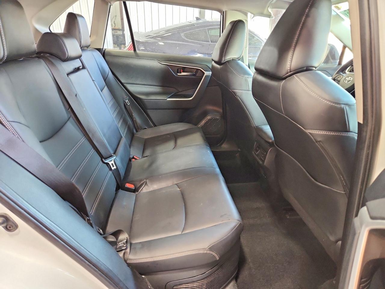 2022 TOYOTA RAV4 XLE PREMIUM photo 10