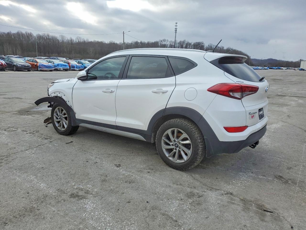 2017 HYUNDAI TUCSON SE photo 2