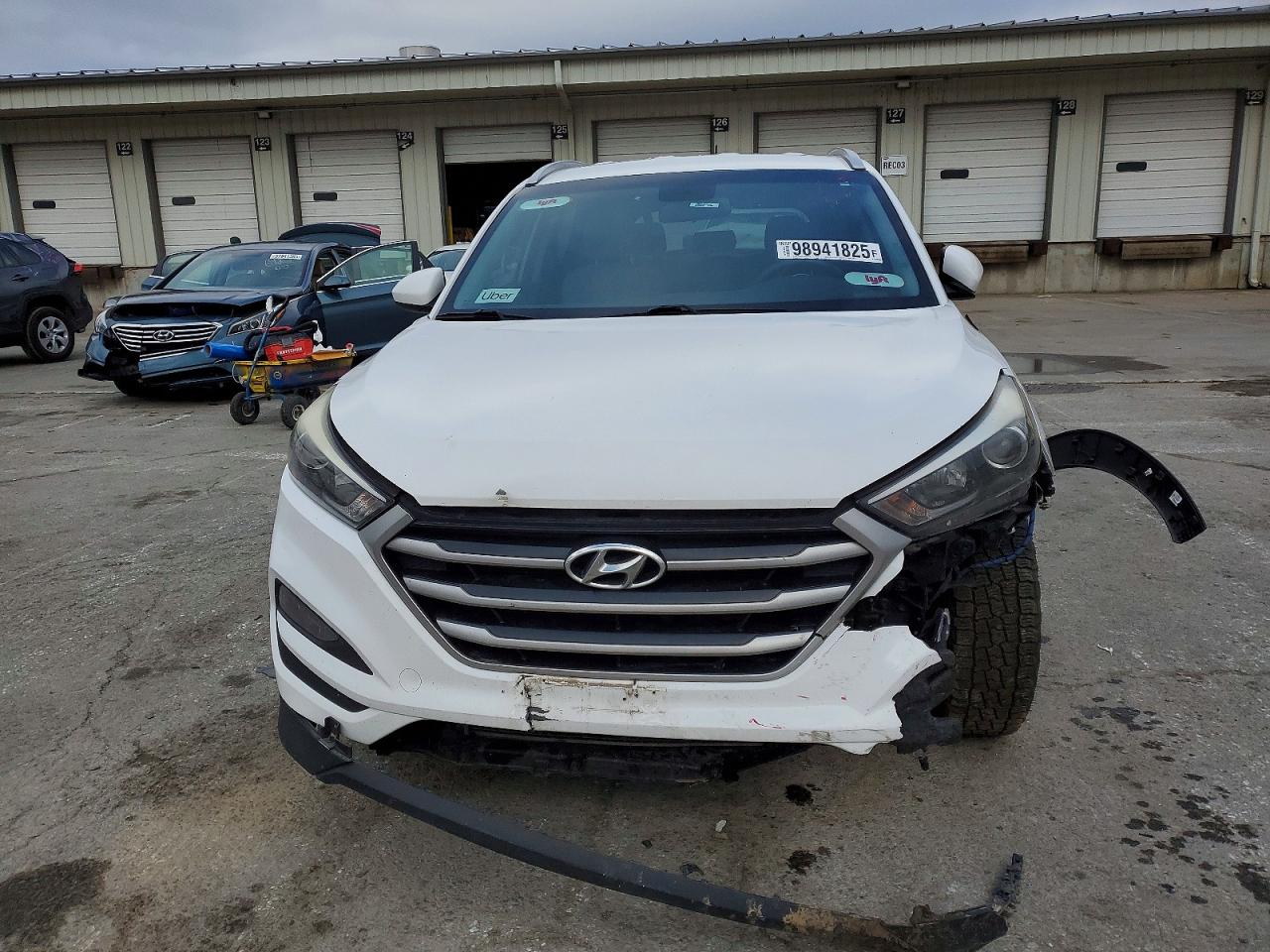 2017 HYUNDAI TUCSON SE photo 5