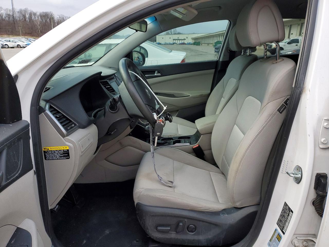 2017 HYUNDAI TUCSON SE photo 7