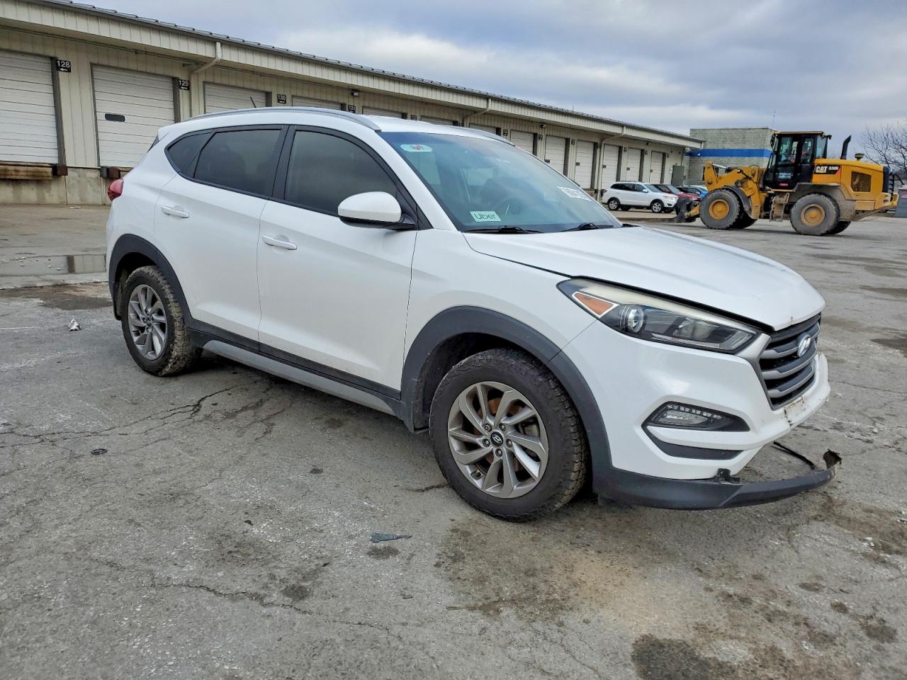 2017 HYUNDAI TUCSON SE photo 4