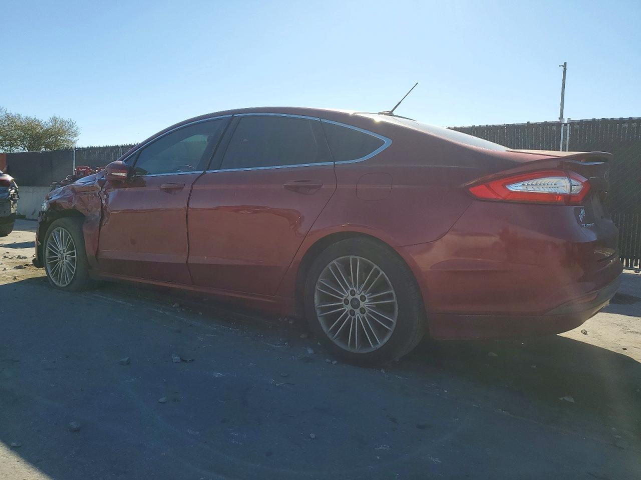 2014 FORD FUSION SE photo 2