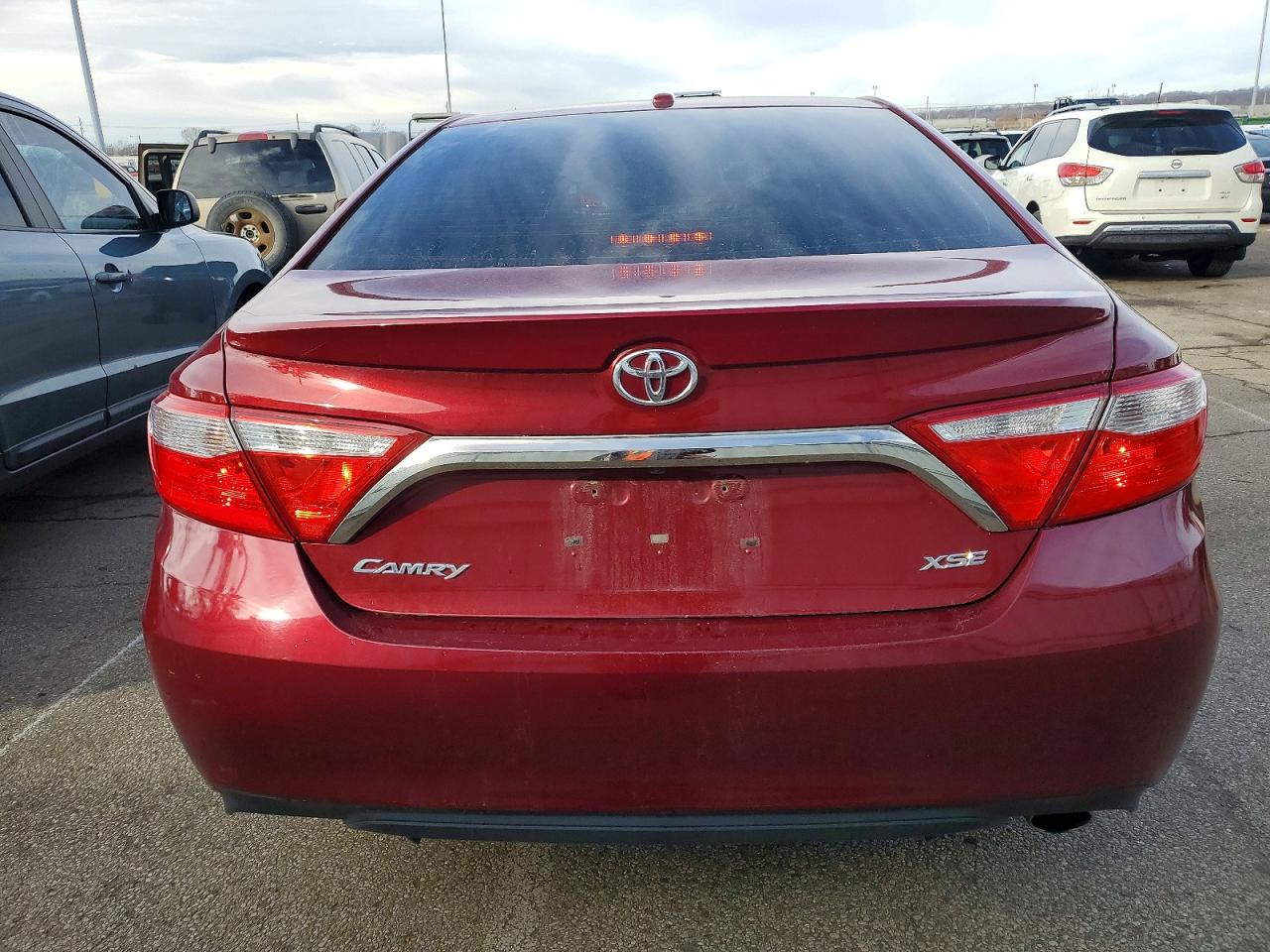 2017 TOYOTA CAMRY LE photo 6
