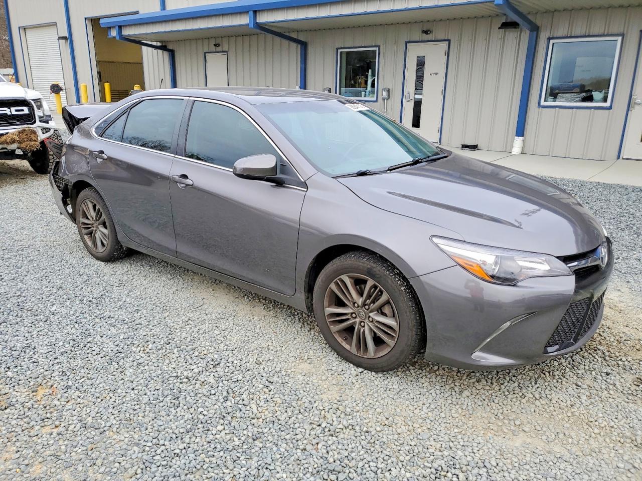 2016 TOYOTA CAMRY LE photo 4