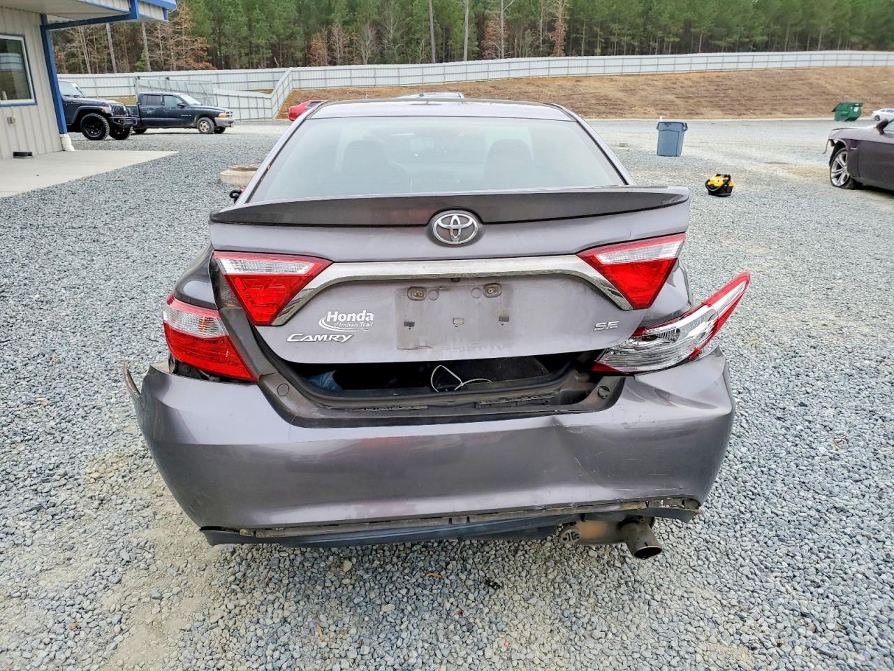 2016 TOYOTA CAMRY LE photo 6