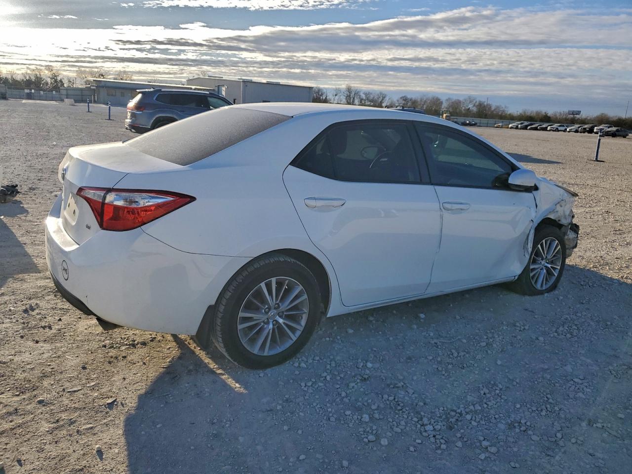 2015 TOYOTA COROLLA L photo 3