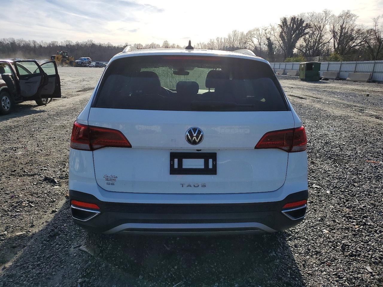 2024 VOLKSWAGEN TAOS SE photo 6
