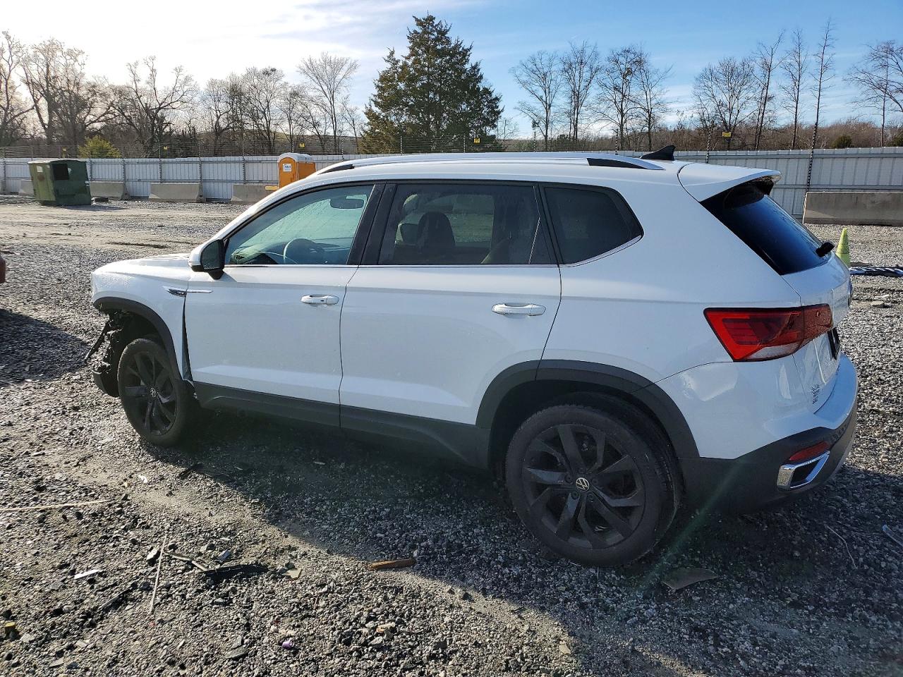2024 VOLKSWAGEN TAOS SE photo 2