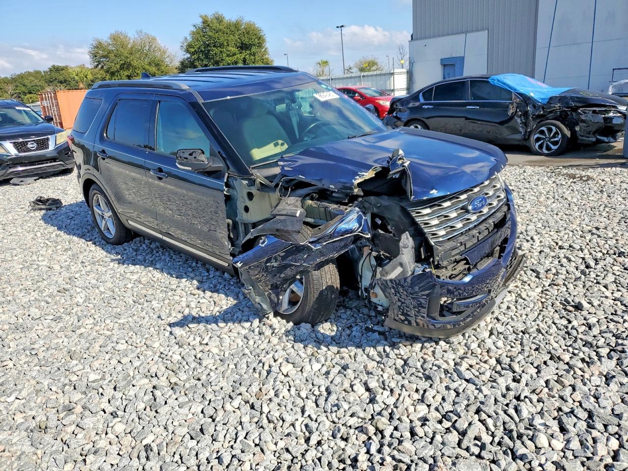 2017 FORD EXPLORER XLT photo 4