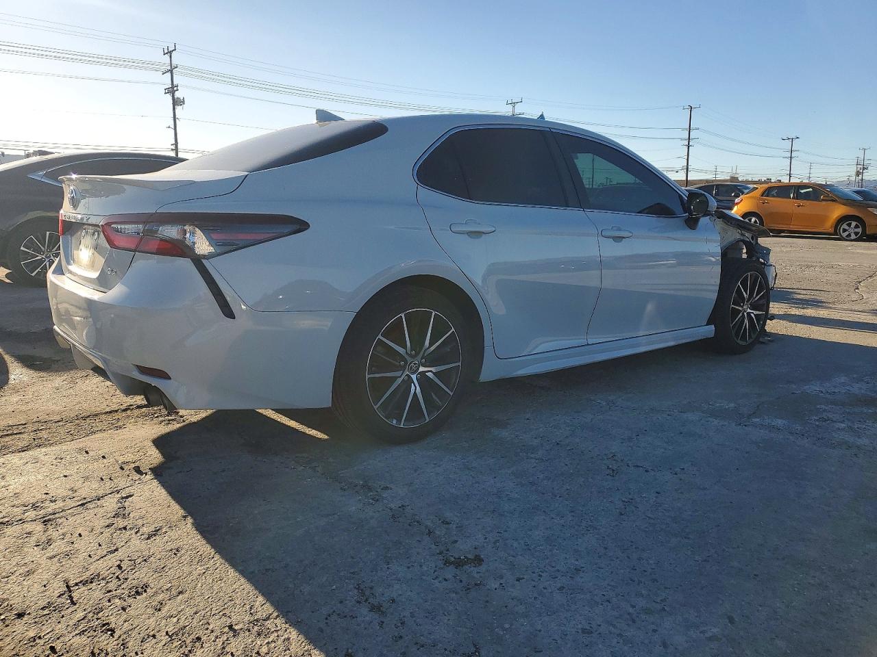 2023 TOYOTA CAMRY SE photo 3