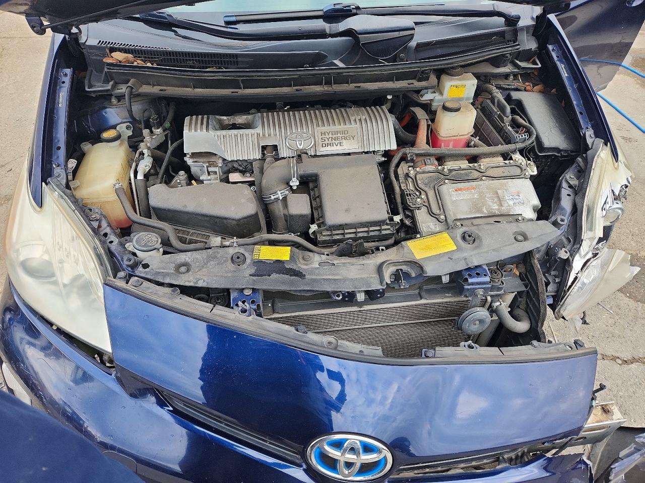 2012 TOYOTA PRIUS photo 11
