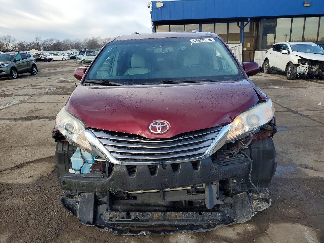 2016 TOYOTA SIENNA XLE photo 9