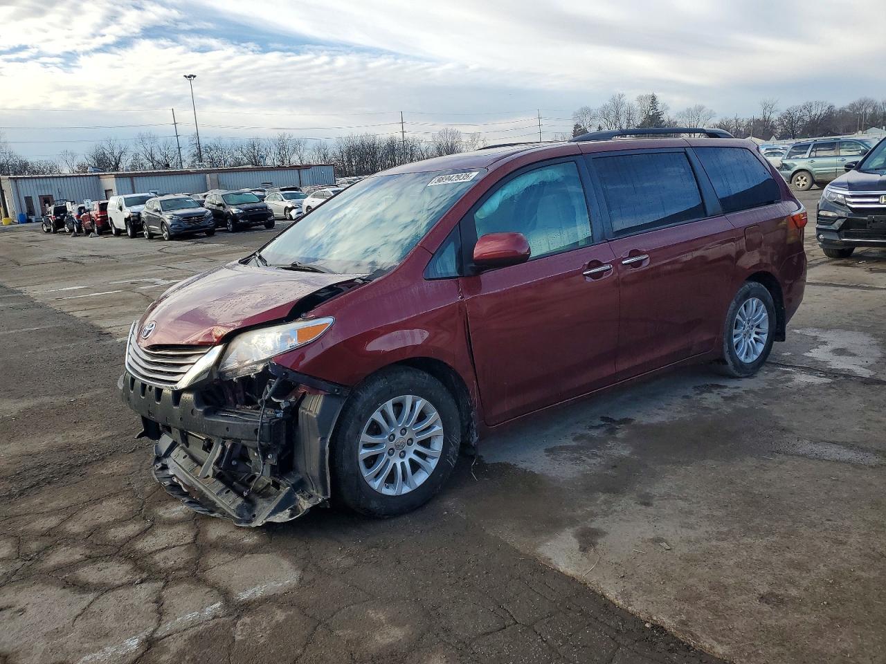 2016 TOYOTA SIENNA
