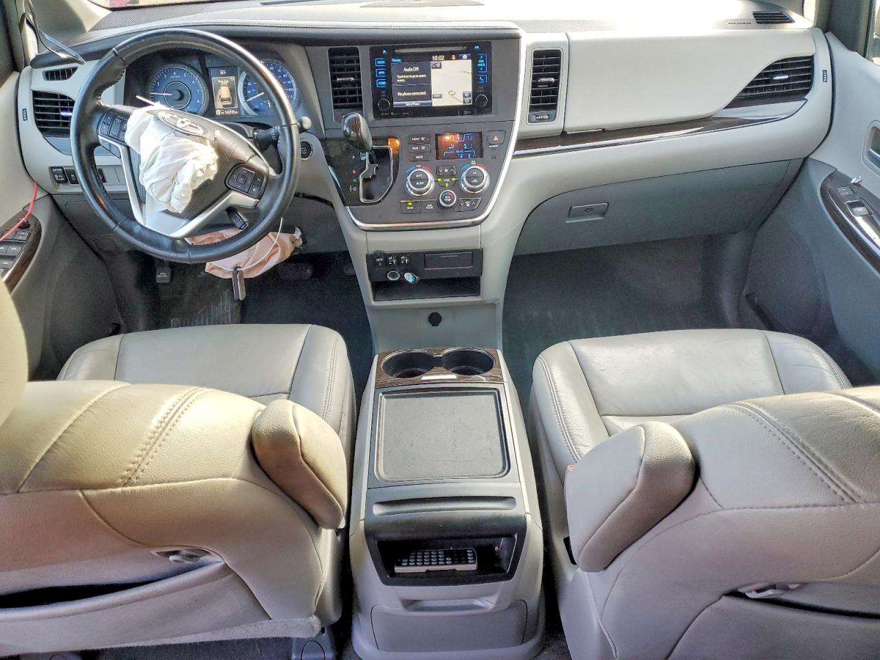 2016 TOYOTA SIENNA XLE photo 15