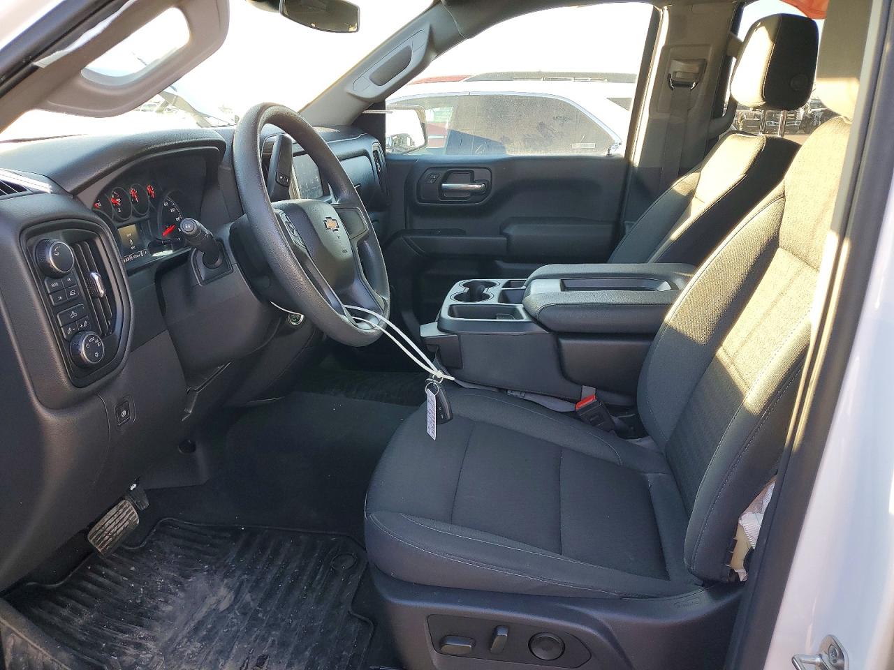 2025 CHEVROLET SILVERADO K1500 CUSTOM photo 7
