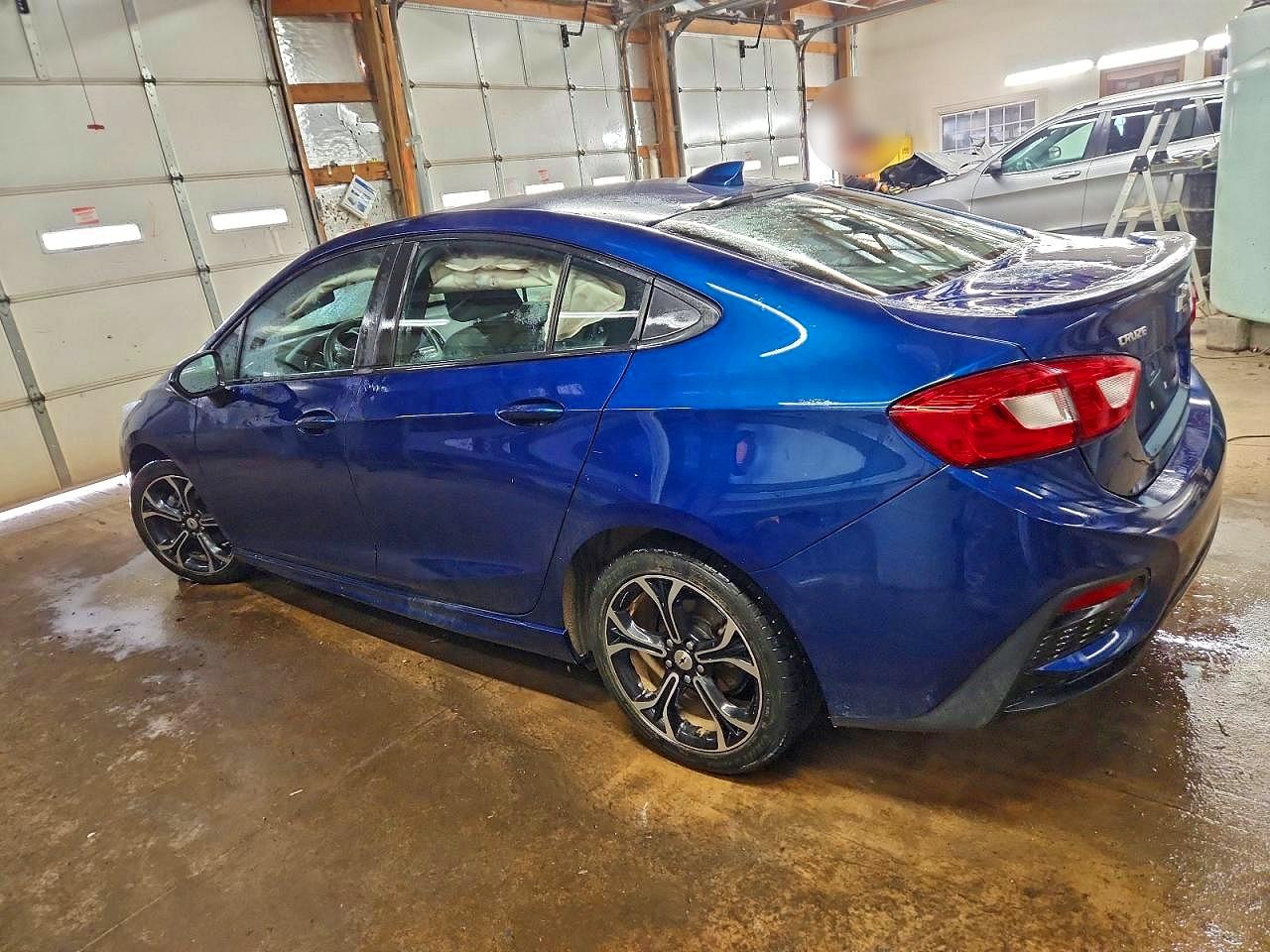 2019 CHEVROLET CRUZE LT photo 2