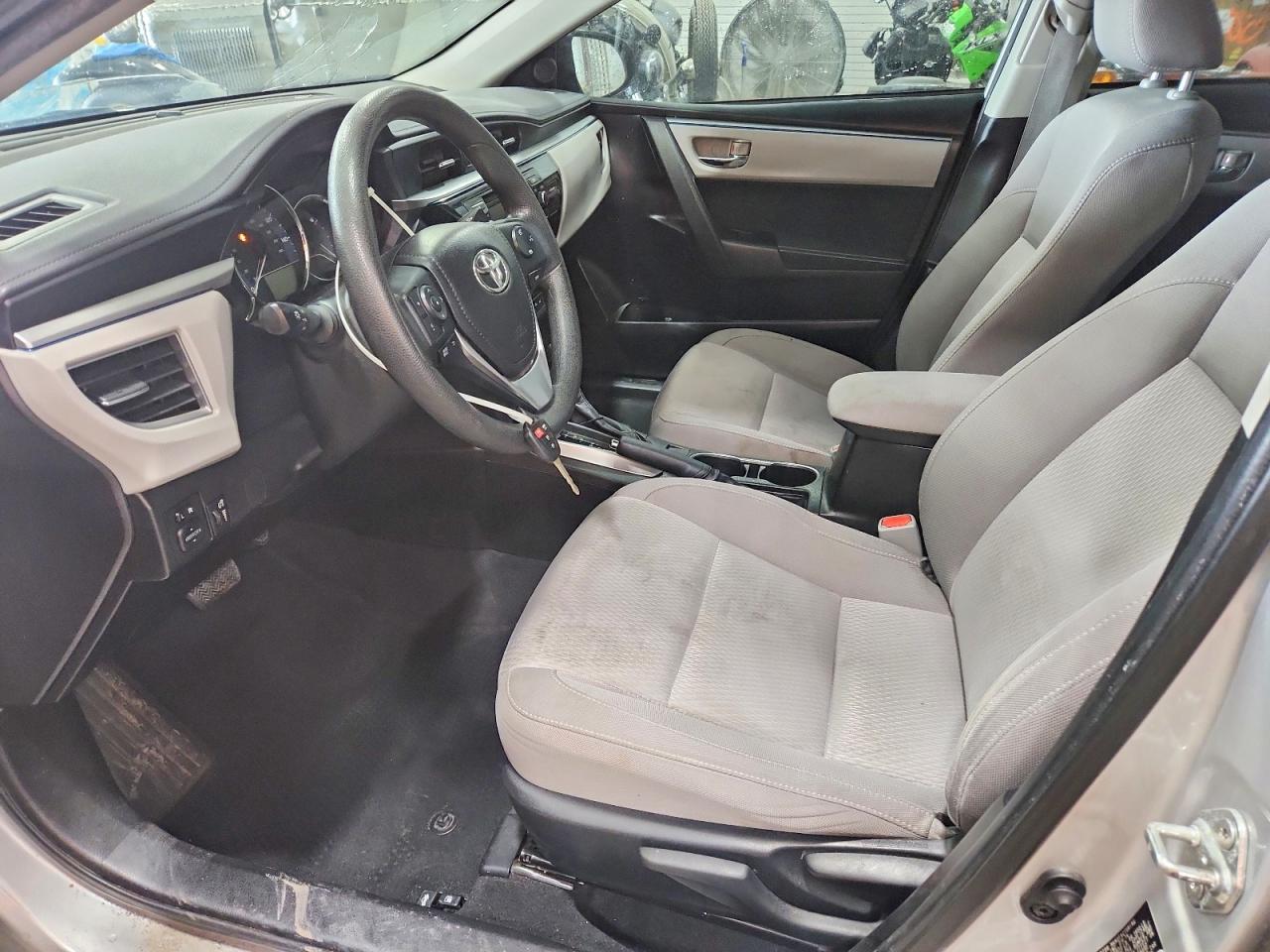 2014 TOYOTA COROLLA LE photo 13