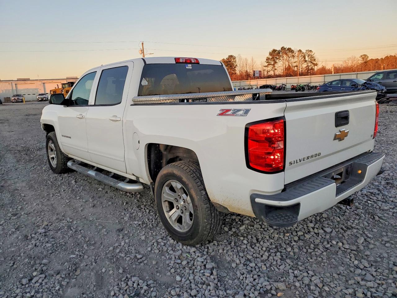 2017 CHEVROLET SILVERADO K1500 LT photo 2