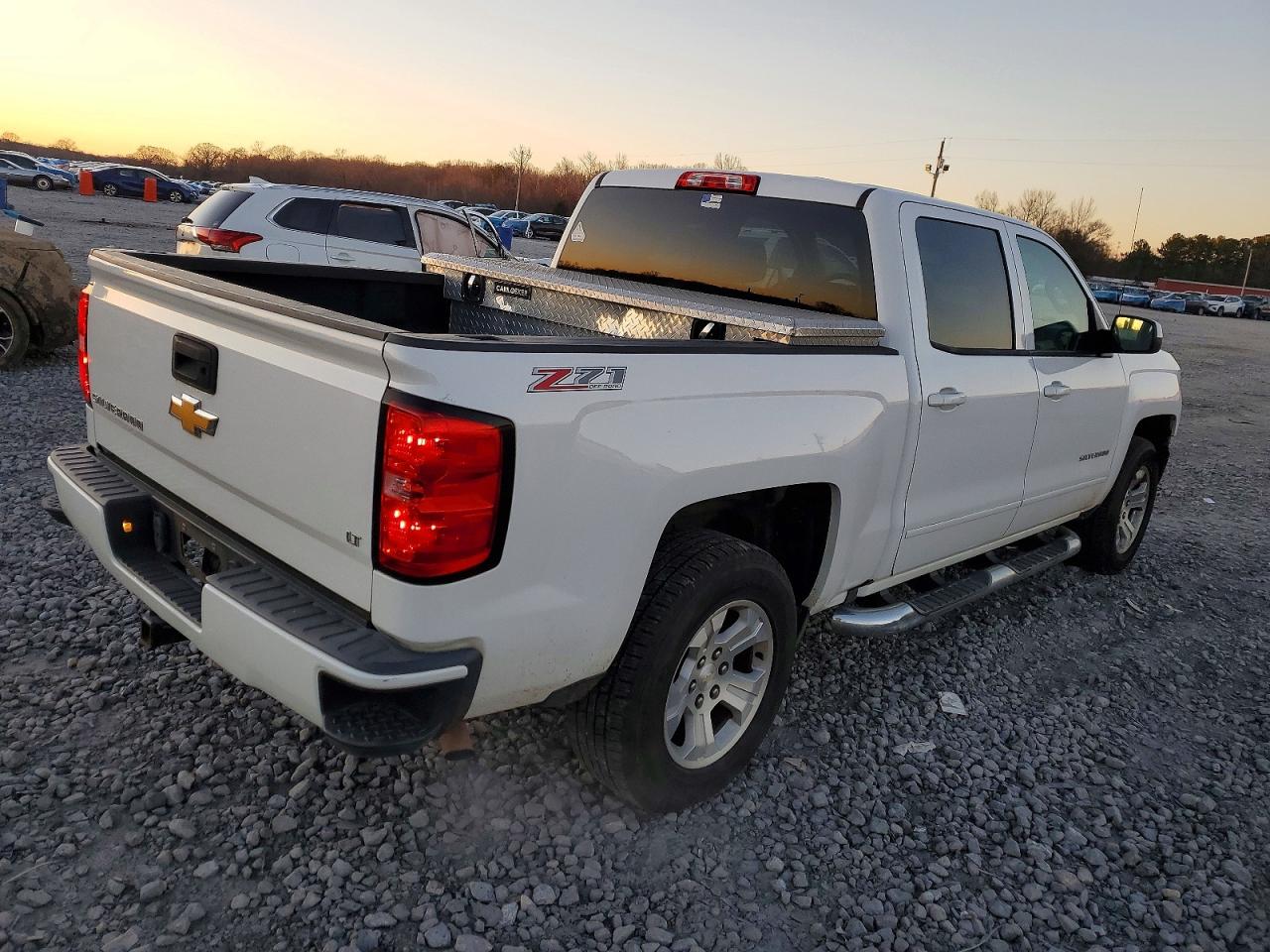 2017 CHEVROLET SILVERADO K1500 LT photo 3