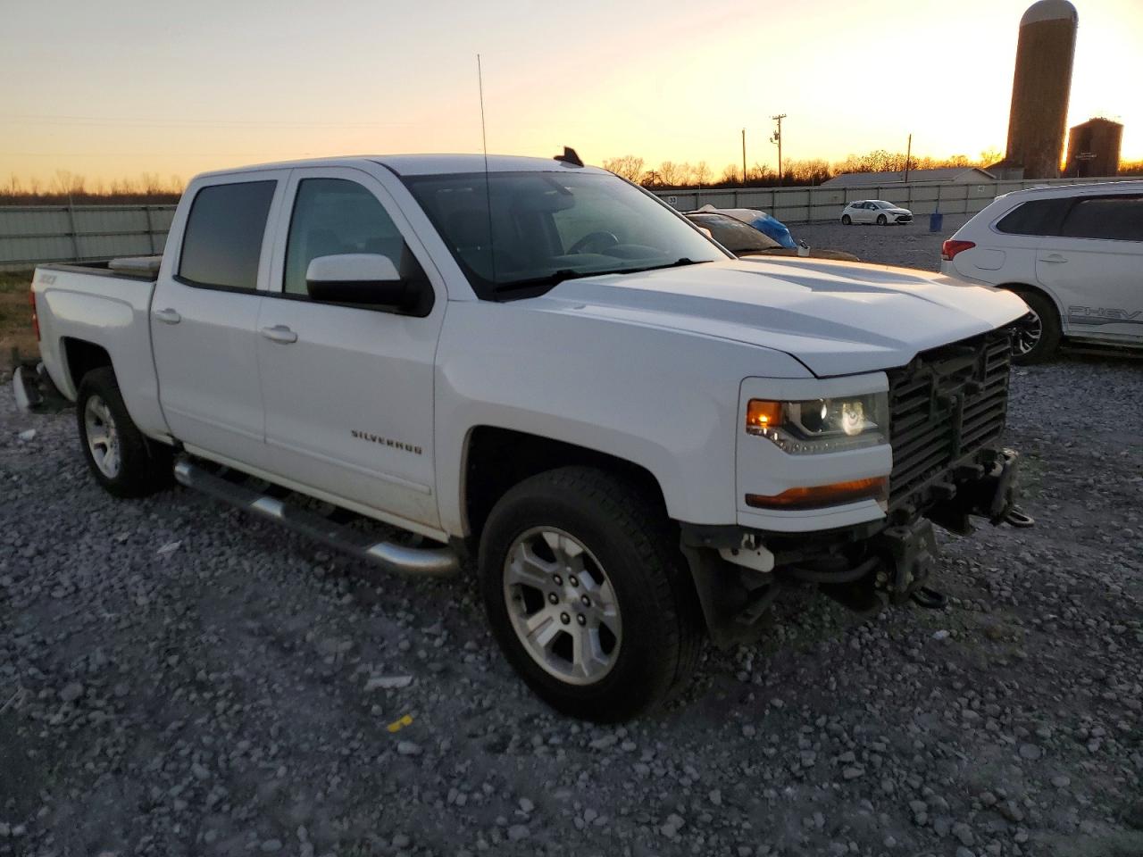 2017 CHEVROLET SILVERADO K1500 LT photo 4
