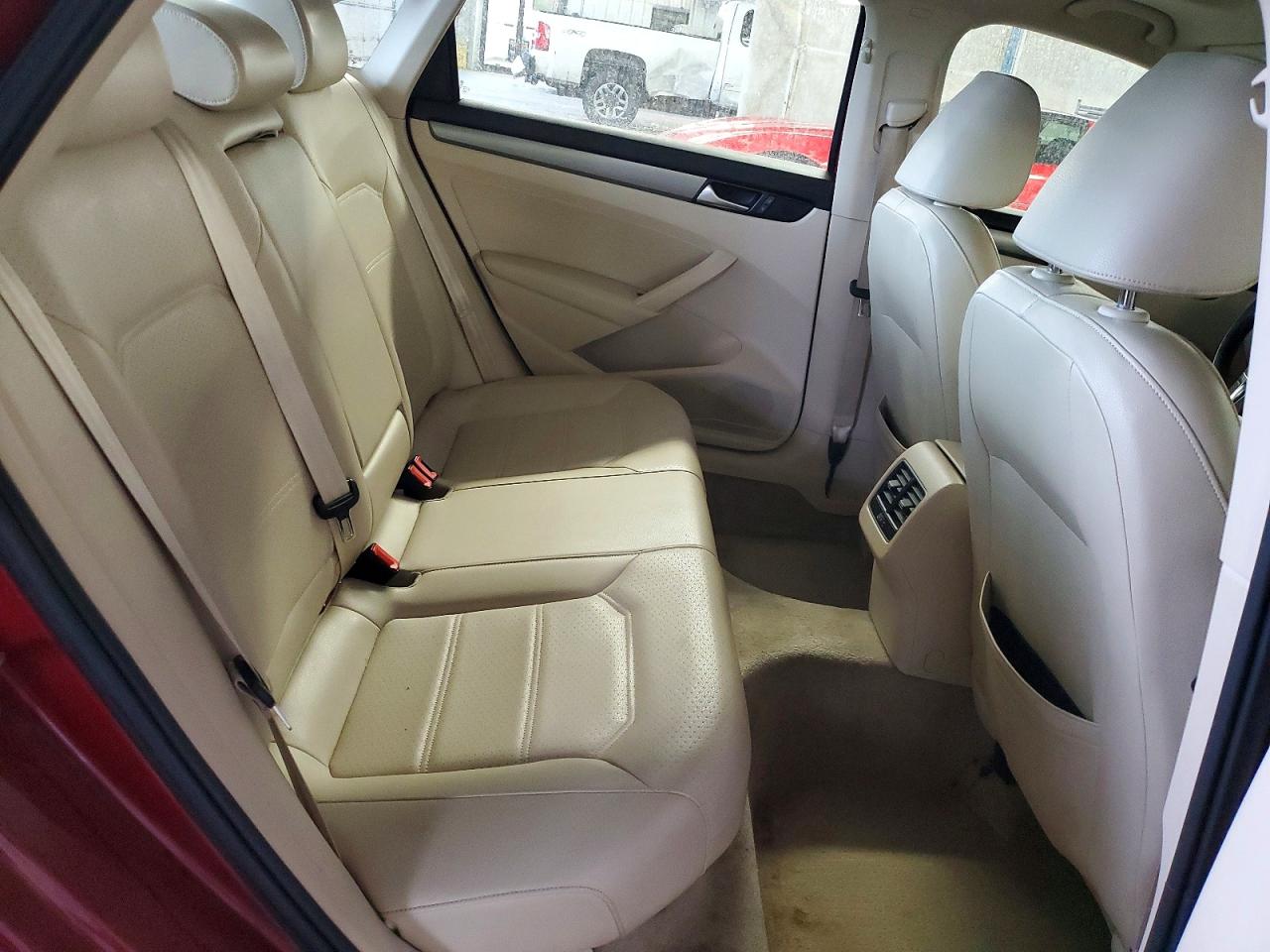 2015 VOLKSWAGEN PASSAT SE photo 10