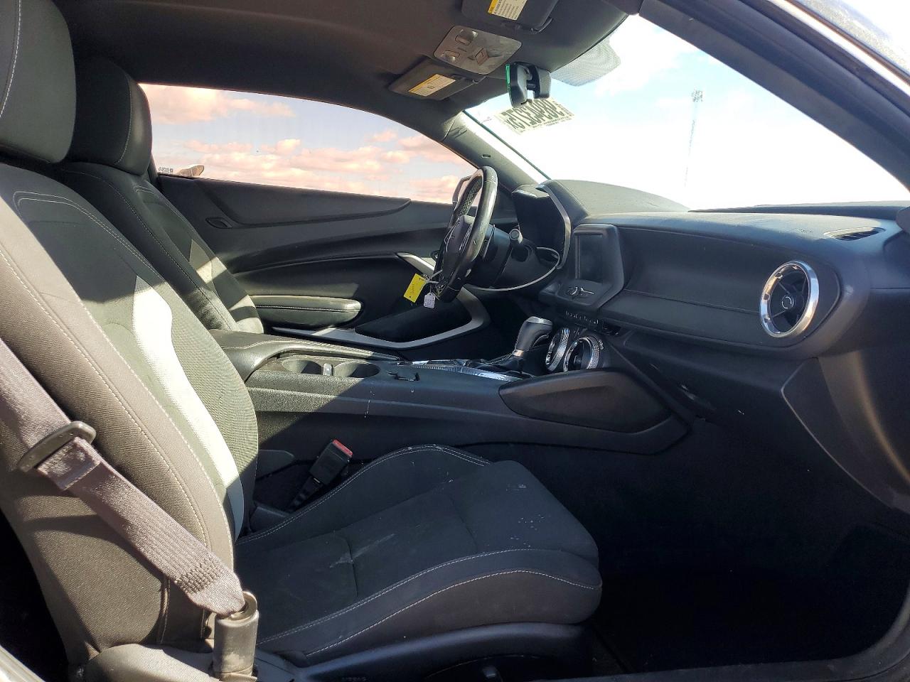 2016 CHEVROLET CAMARO LT photo 28