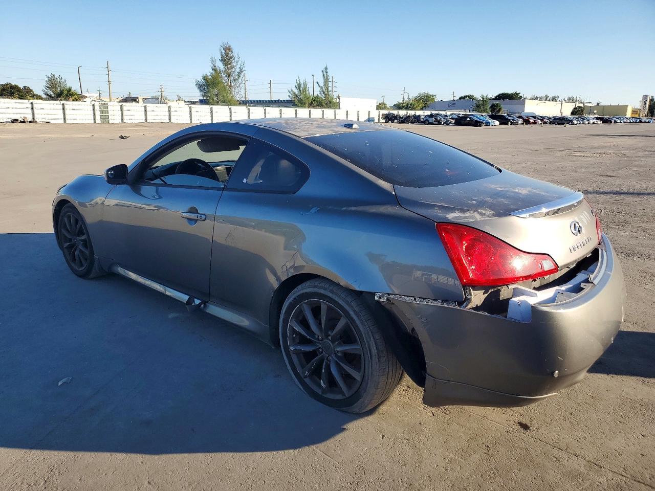 2013 INFINITI G37 JOURNEY photo 2