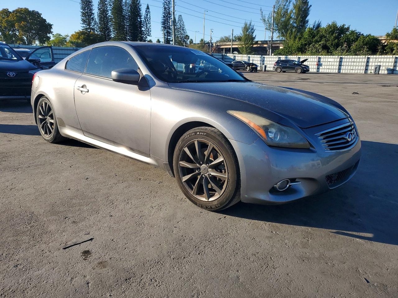 2013 INFINITI G37 JOURNEY photo 4