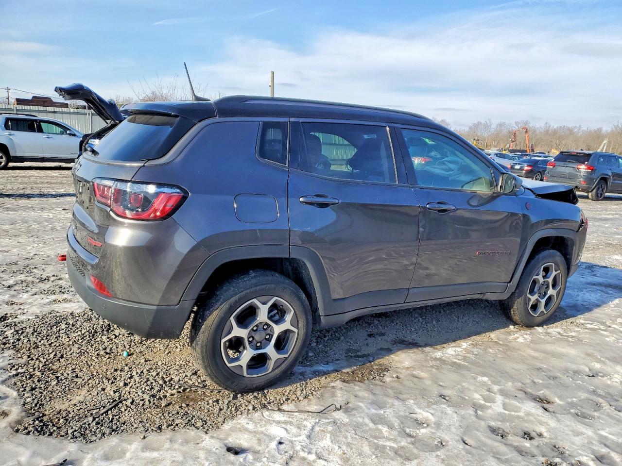 2022 JEEP COMPASS TRAILHAWK photo 3