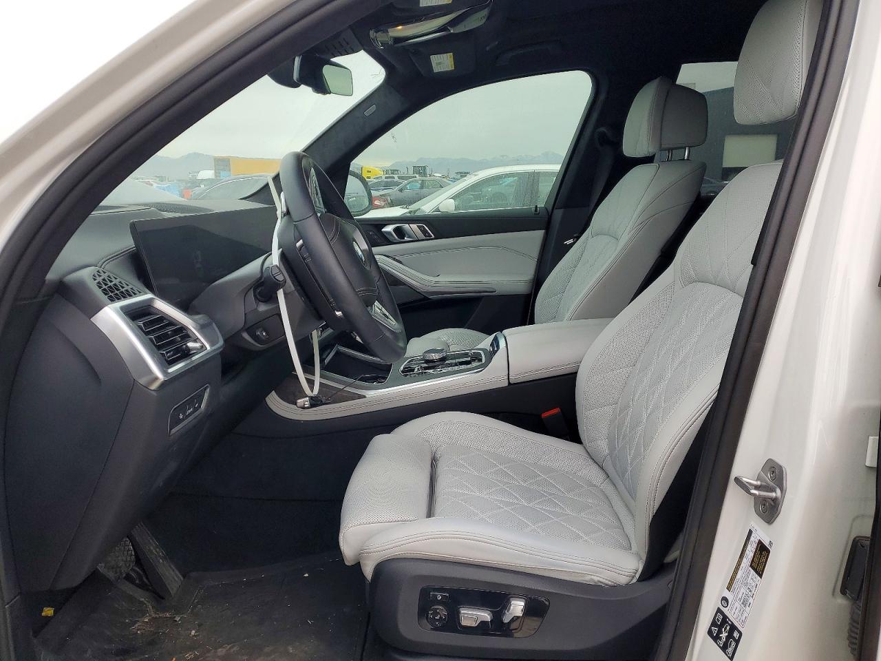 2024 BMW X7 XDRIVE40I photo 7