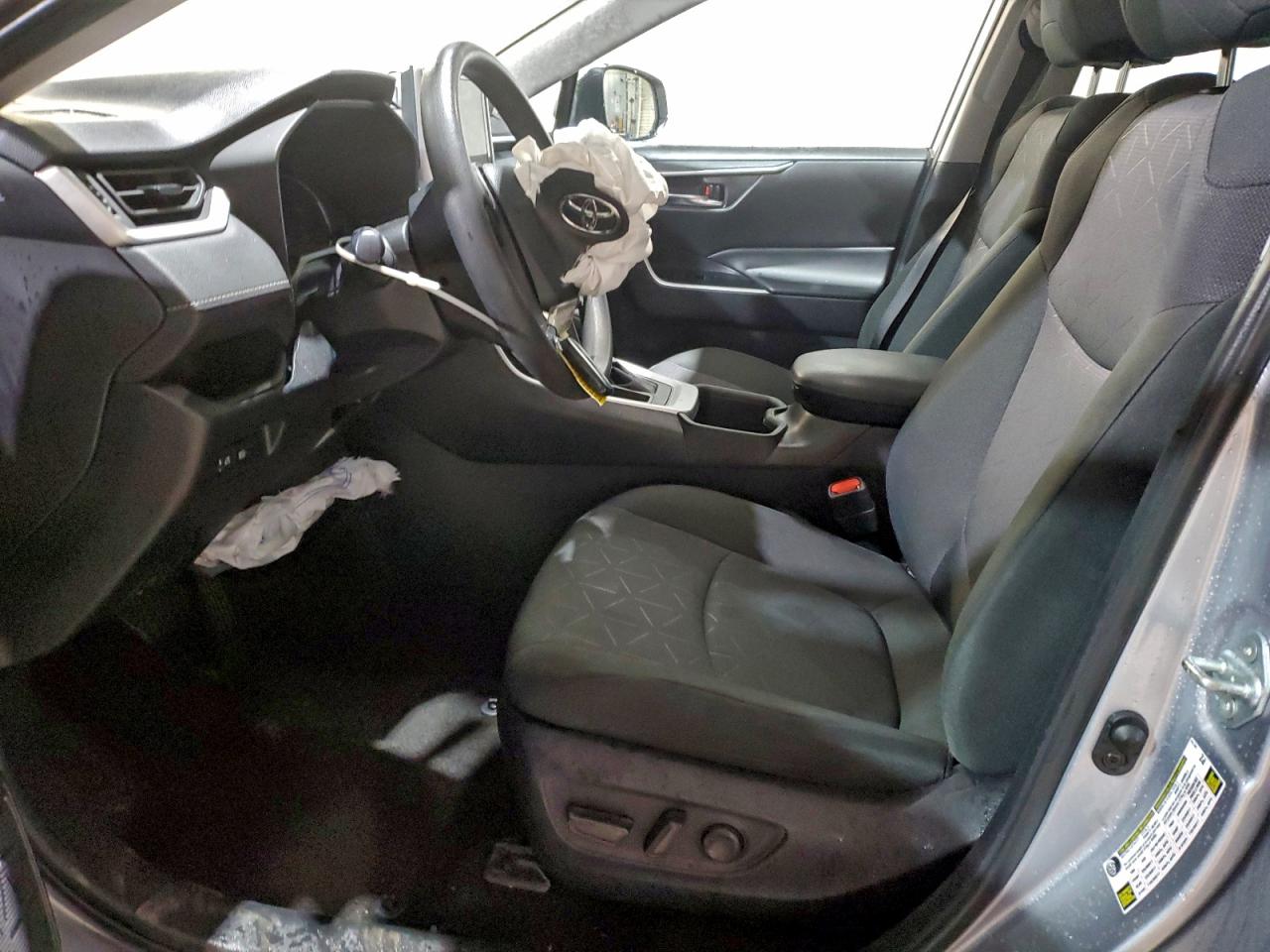 2024 TOYOTA RAV4 XLE photo 7