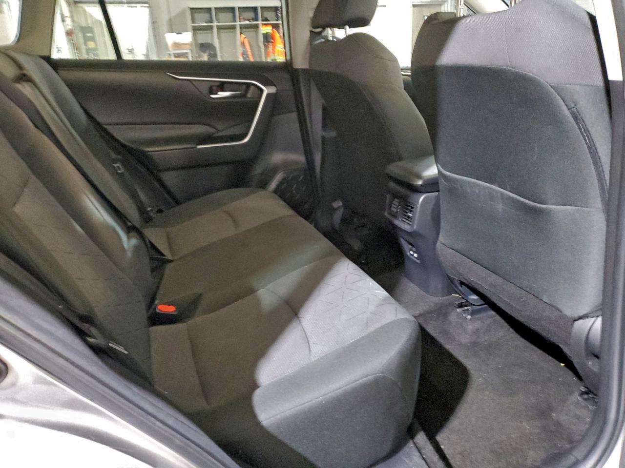 2024 TOYOTA RAV4 XLE photo 11