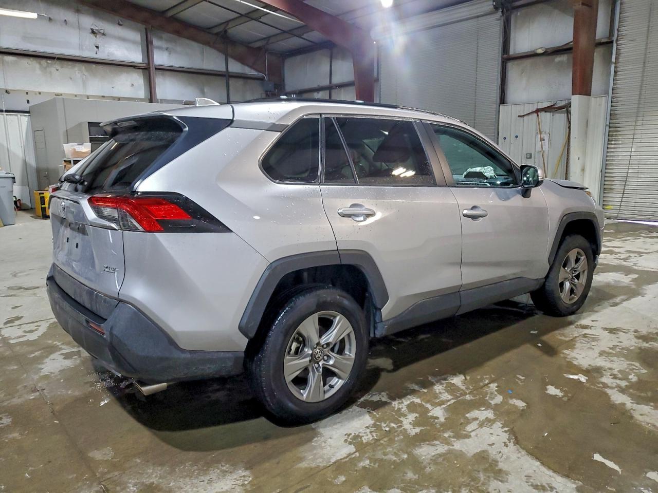 2024 TOYOTA RAV4 XLE photo 3