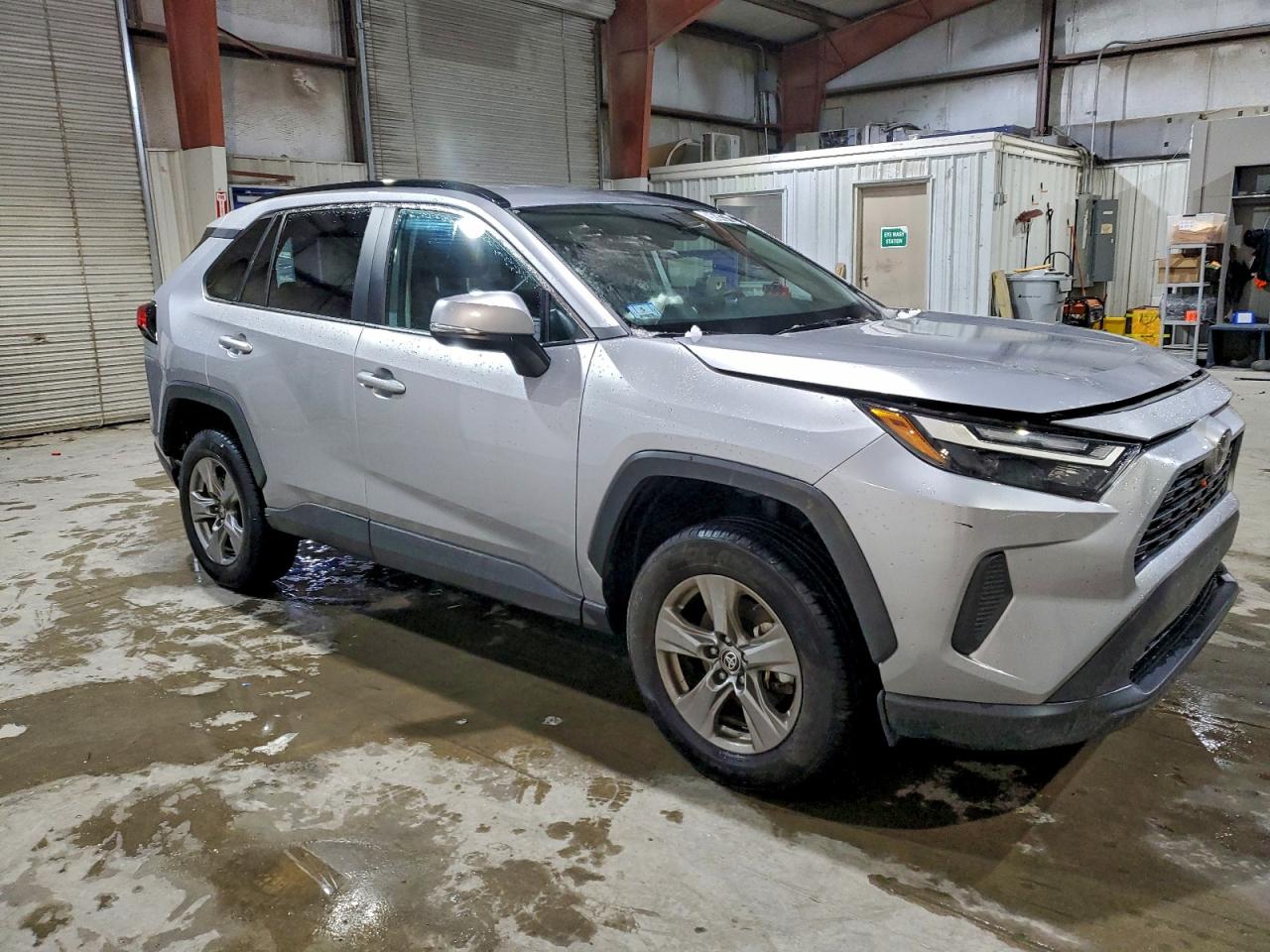 2024 TOYOTA RAV4 XLE photo 4