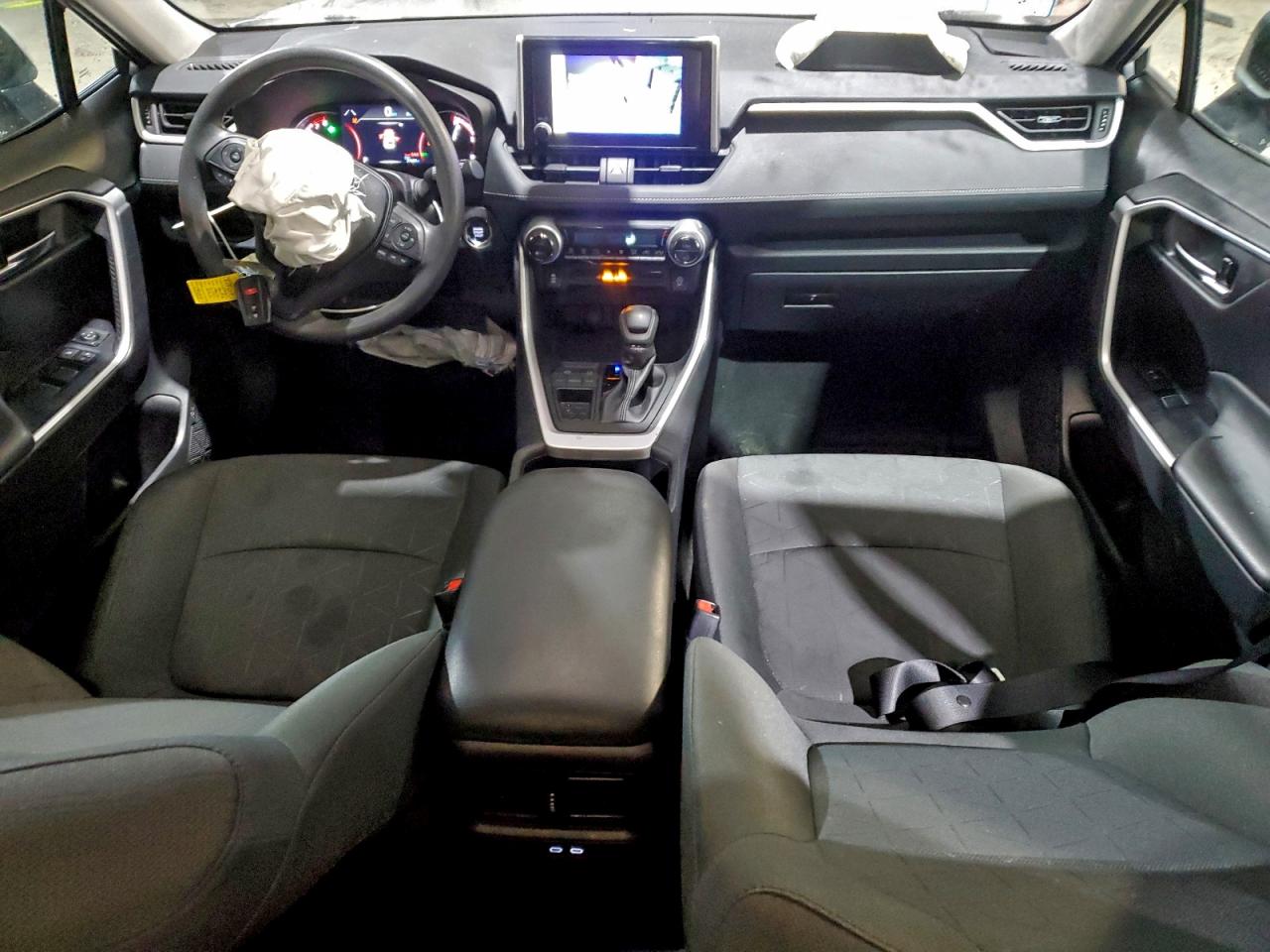 2024 TOYOTA RAV4 XLE photo 8