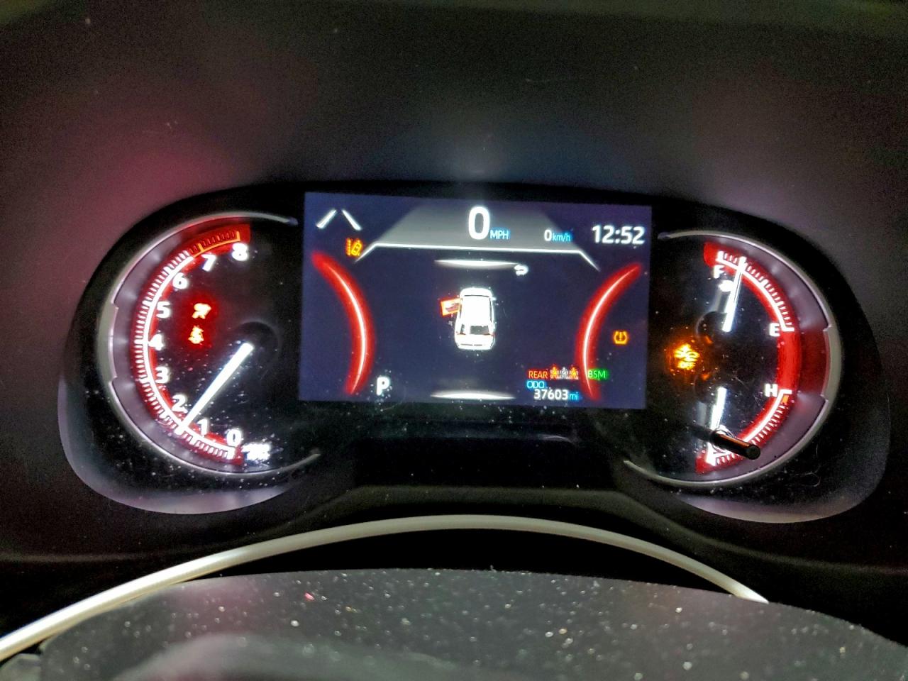 2024 TOYOTA RAV4 XLE photo 9