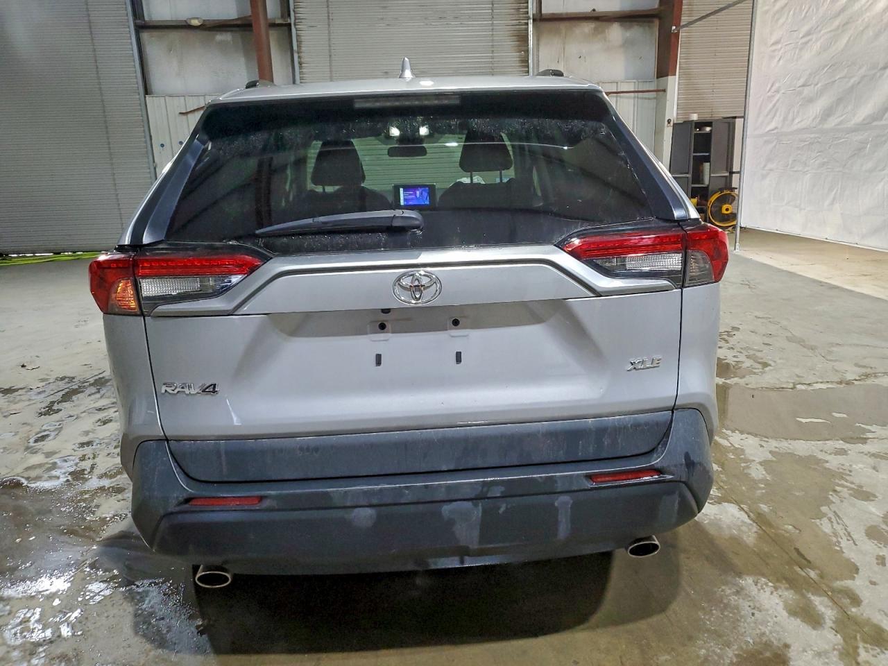 2024 TOYOTA RAV4 XLE photo 6