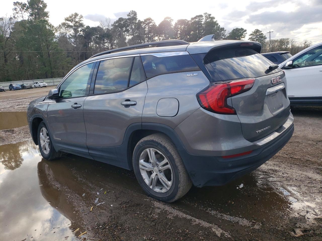 2020 GMC TERRAIN SLE photo 3