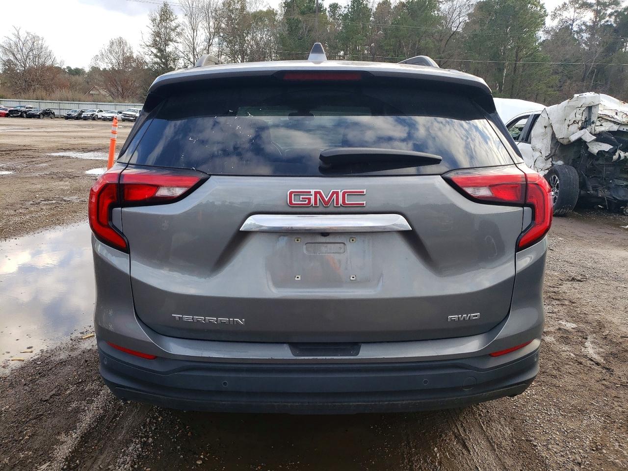 2020 GMC TERRAIN SLE photo 11