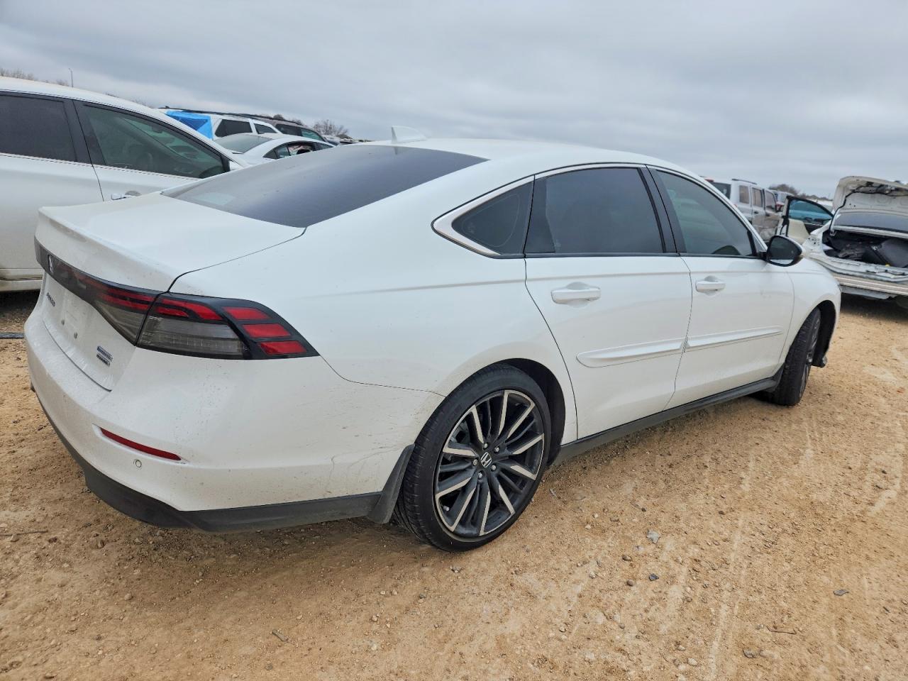 2024 HONDA ACCORD TOURING HYBRID photo 3