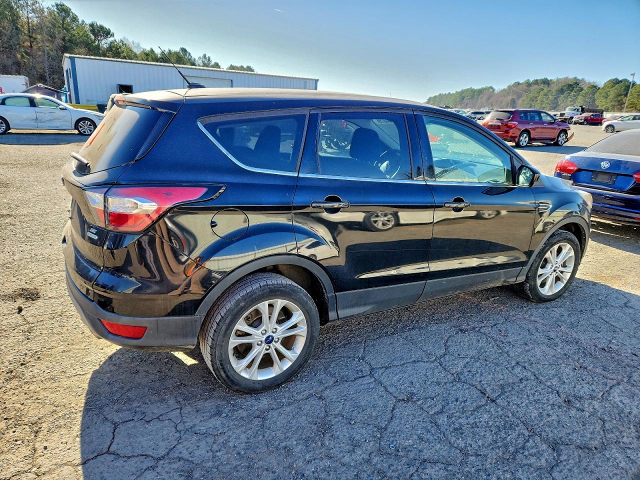 2017 FORD ESCAPE SE photo 3