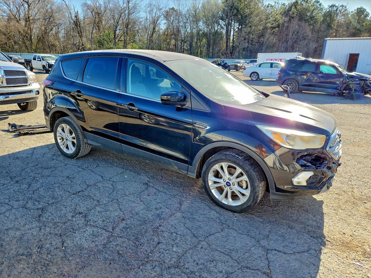2017 FORD ESCAPE SE photo 4